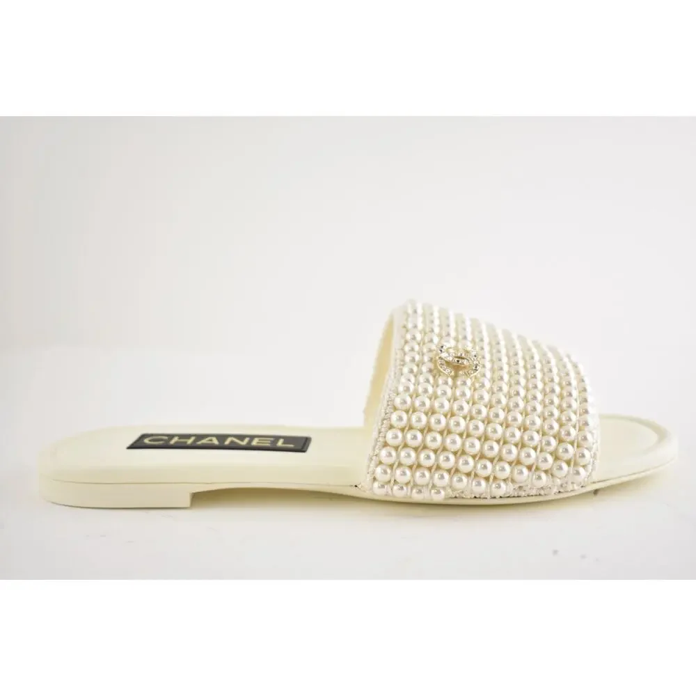 CHANEL 25p ivory