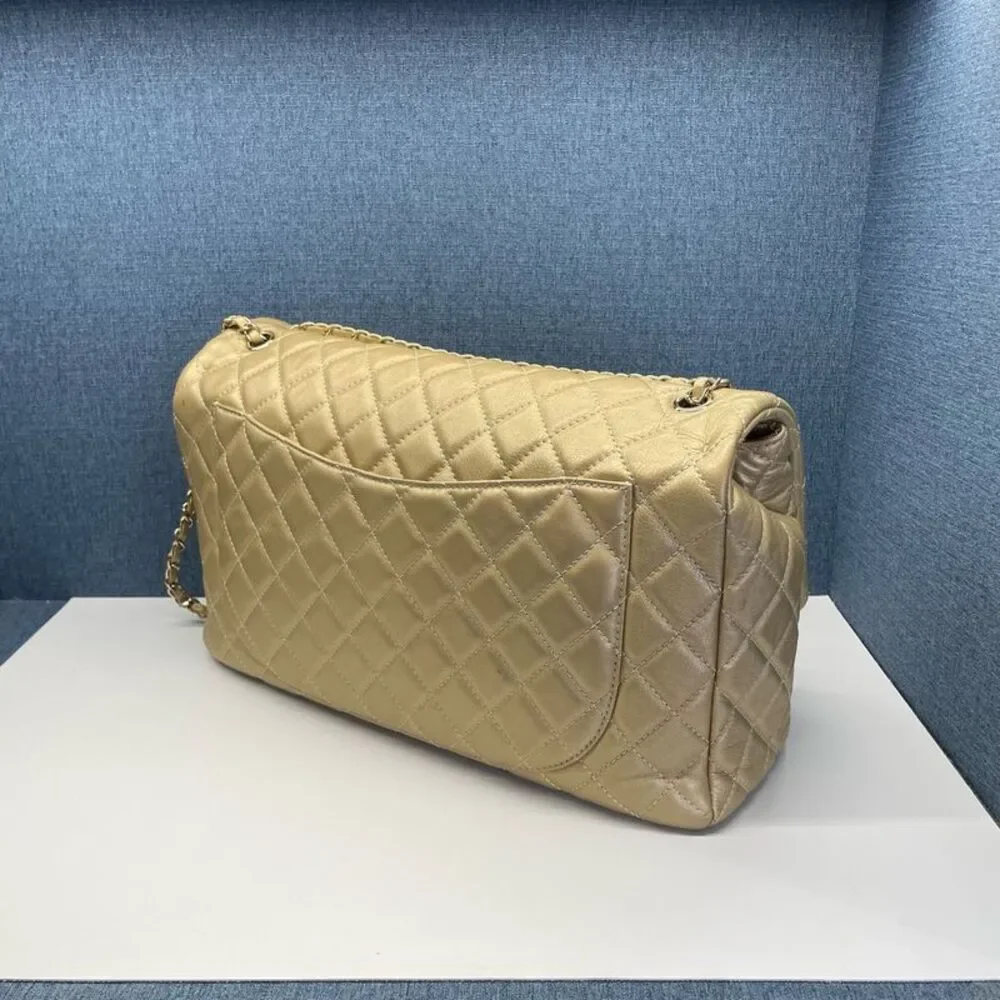 CHANEL brand color