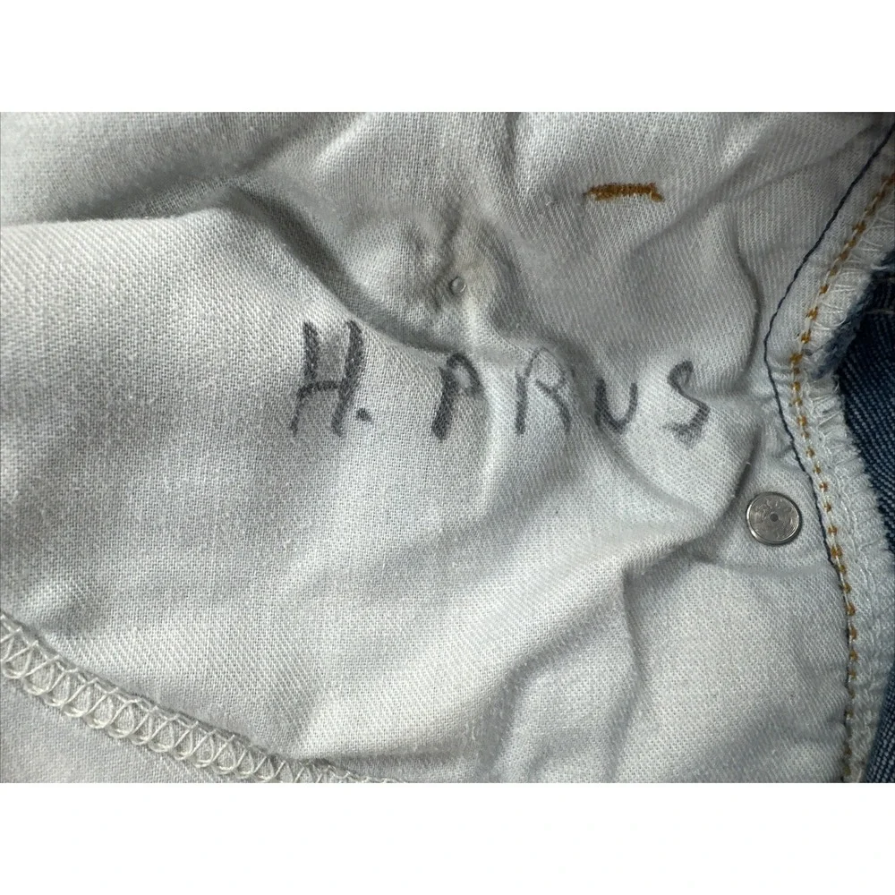 Levis actual size