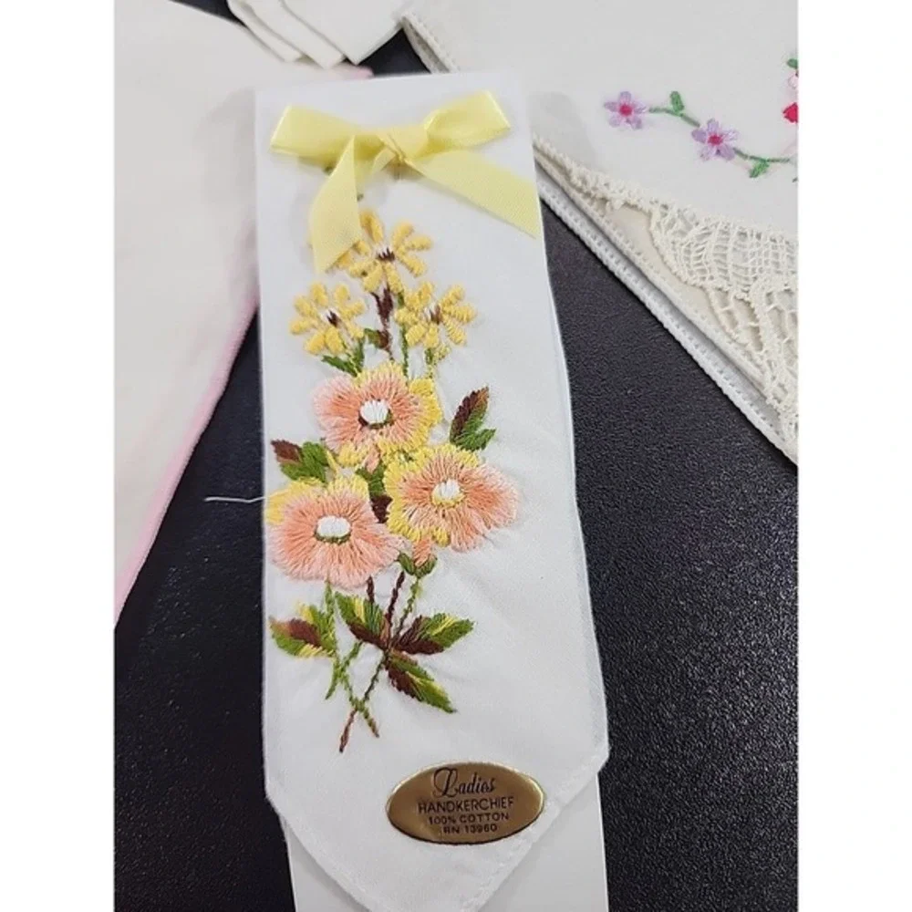 vtg Embroidered‎ floral handkerchiefs lot 4 Hankies