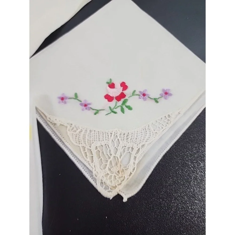 vtg Embroidered‎ floral handkerchiefs lot 4 Hankies