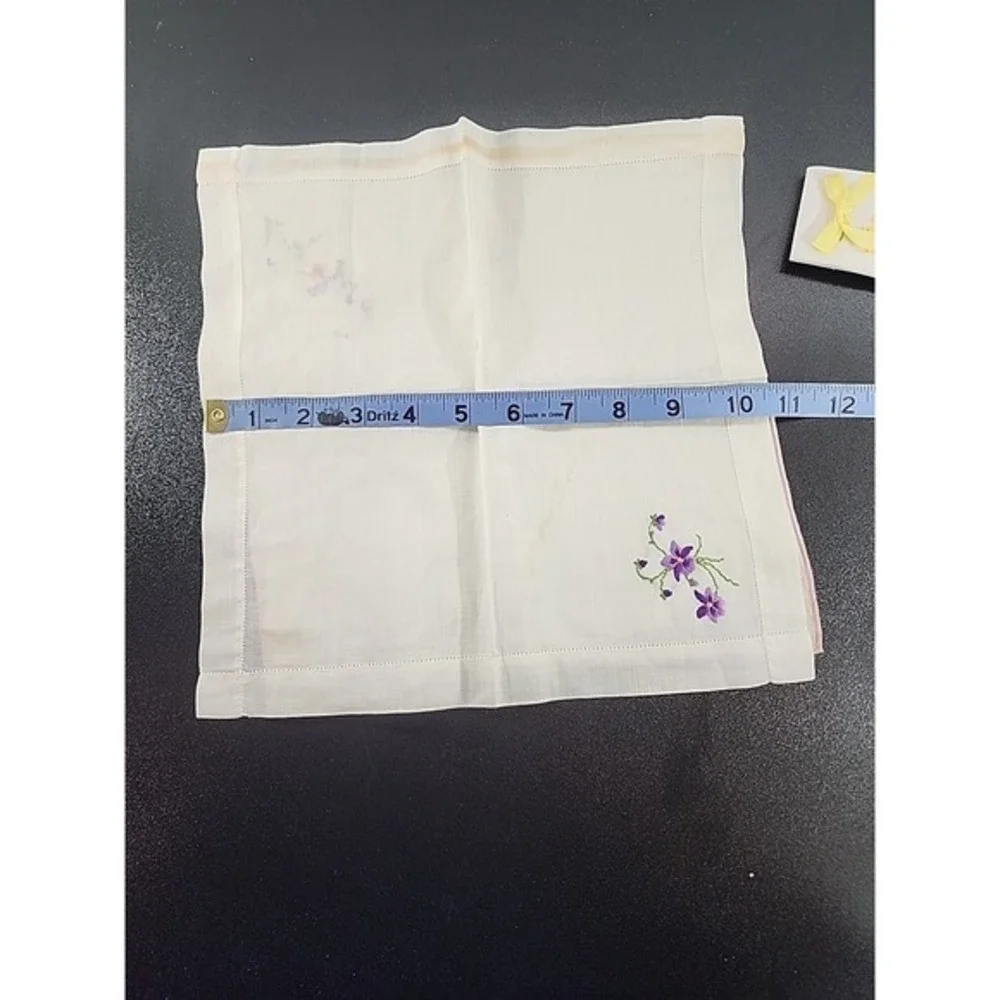 vtg Embroidered‎ floral handkerchiefs lot 4 Hankies