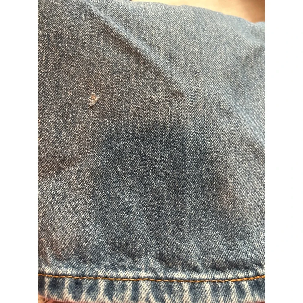 Levis closure note— denim