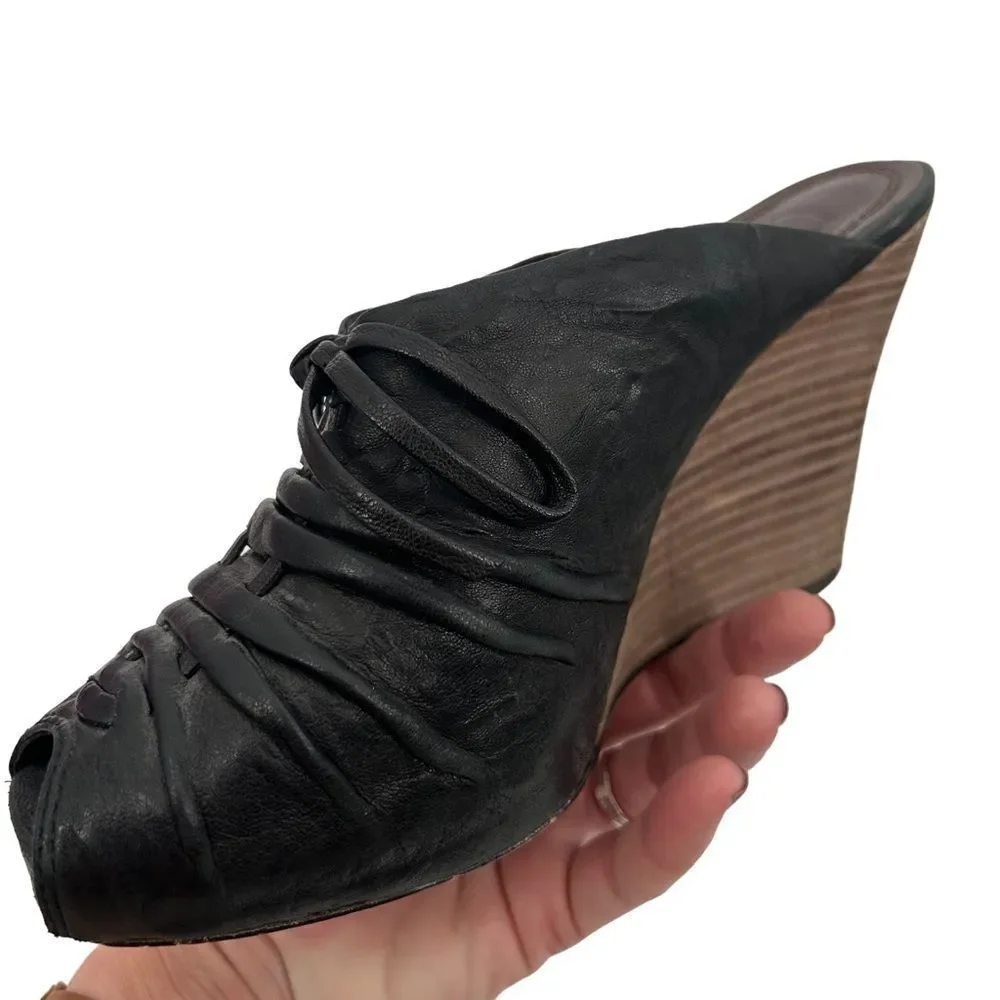 Frye peep gently but