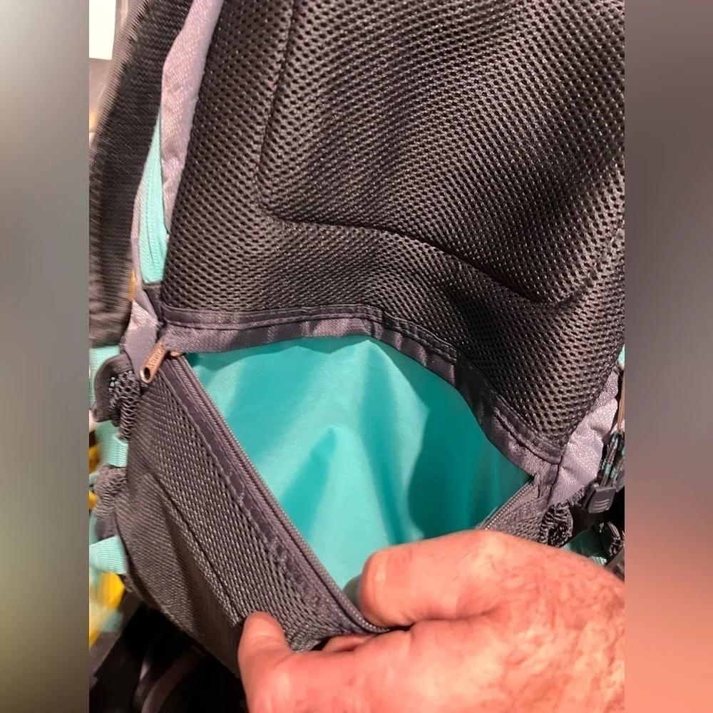 BIN046.6 Eastsport Extreme Backpack, Wild Dots