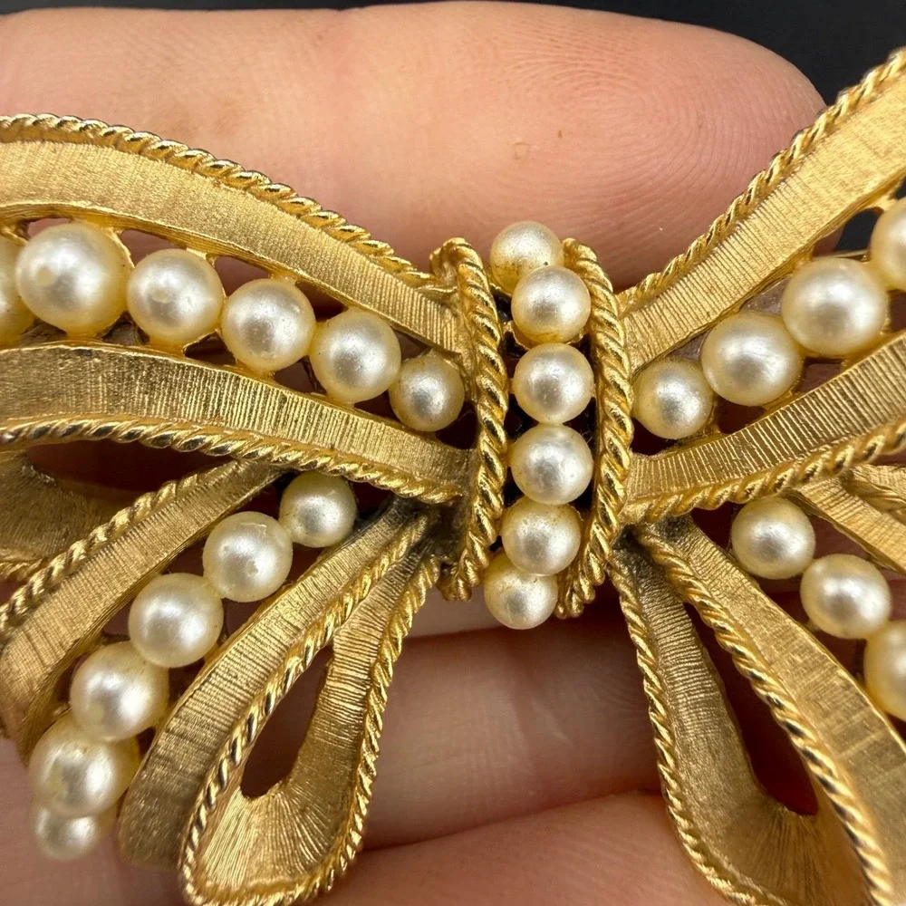 Vintage Trifari Bow Brooch Gold Tone Imitation Pearl Signed