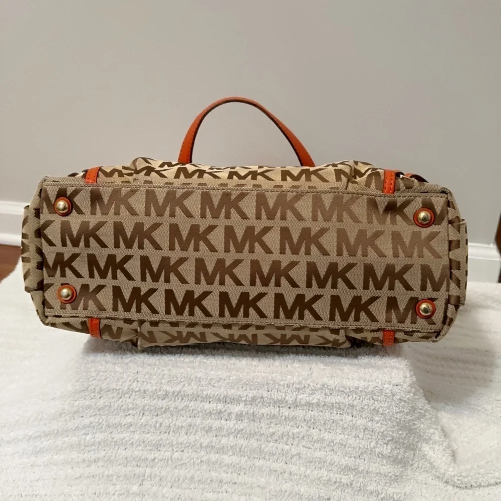 Michael Kors mk signature