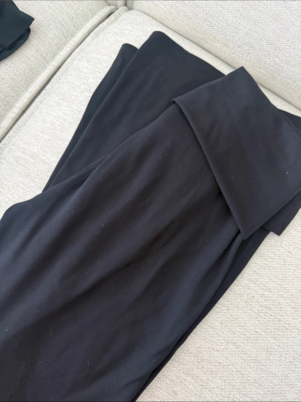 ALO Yoga sleek black