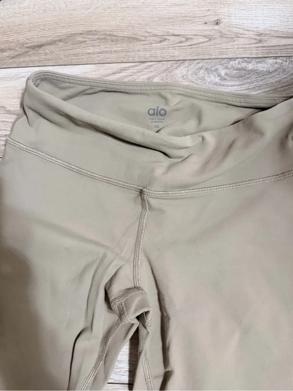 ALO Yoga stretchy tan