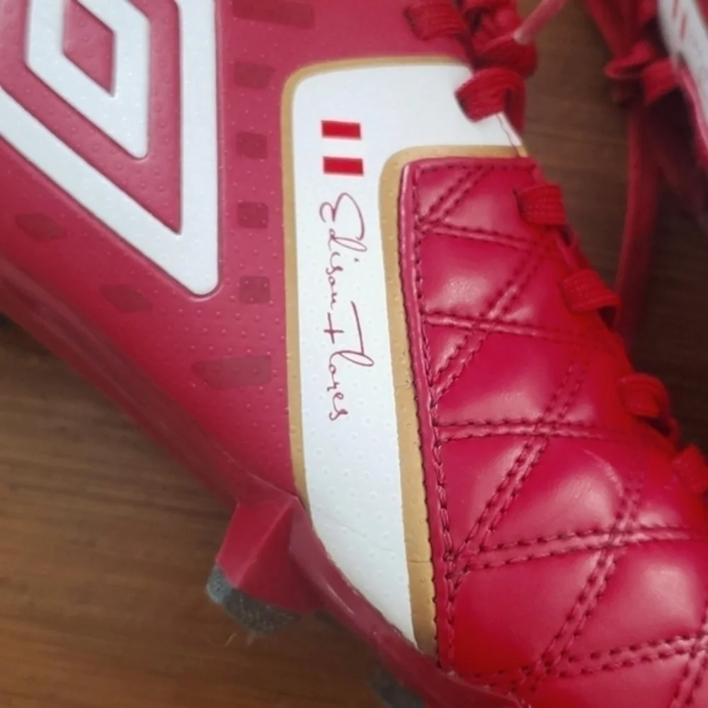 UMBRO Kid's Soccer Cleats Shoes Edison Flores Edition Peruvian Soccer Player