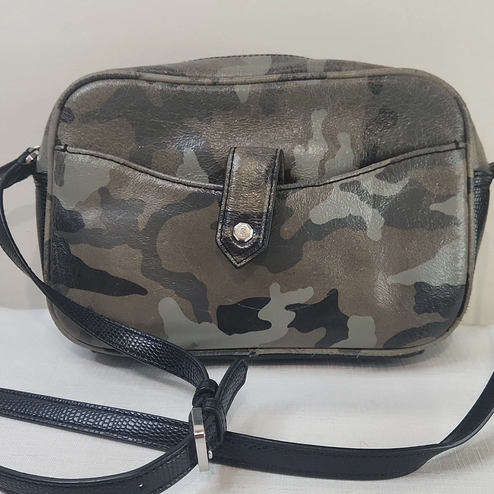 G.I.L.I Camo Leather Crossbody Bag. Size 9x6