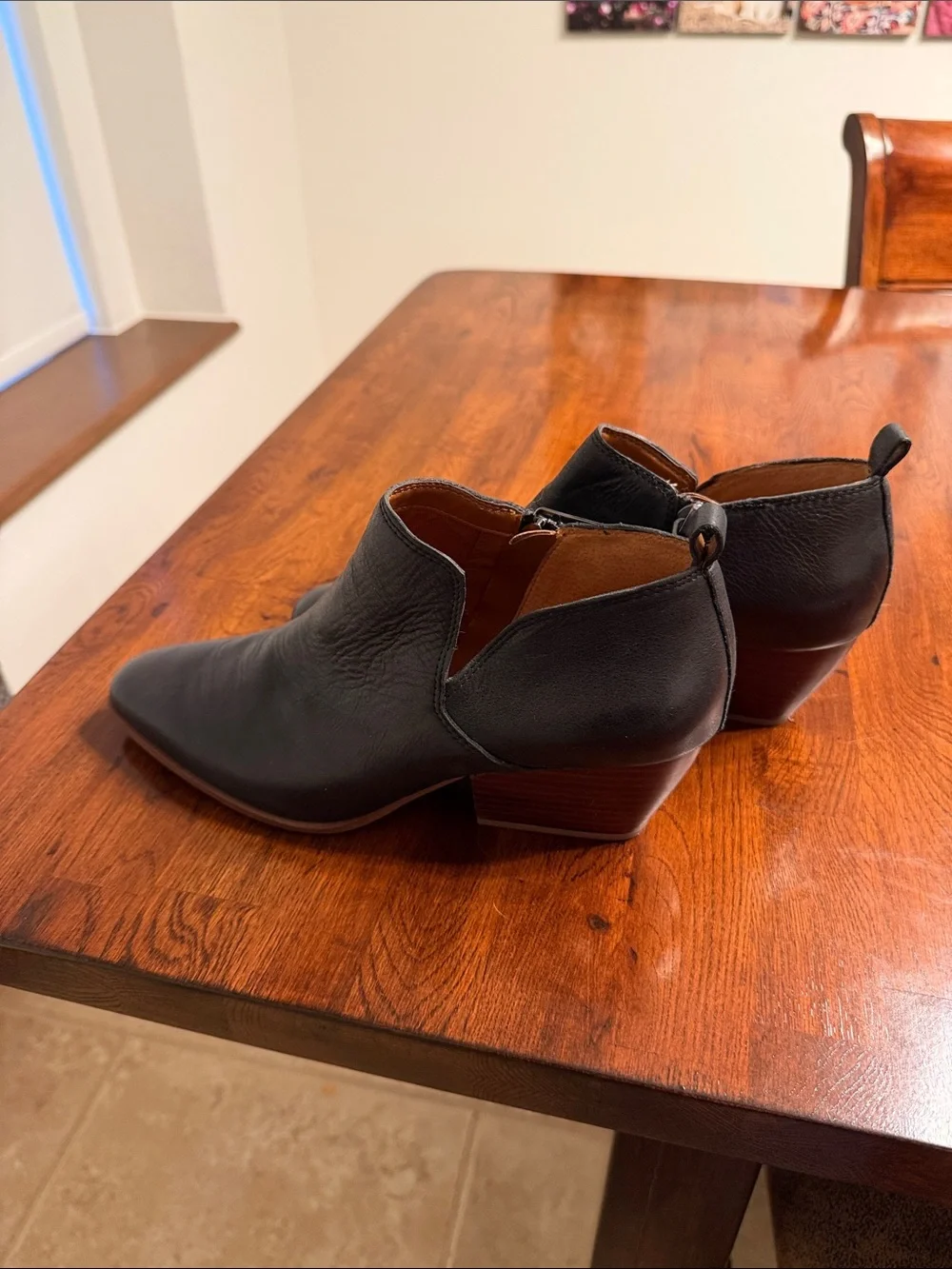 Franco Sarto signs leather side