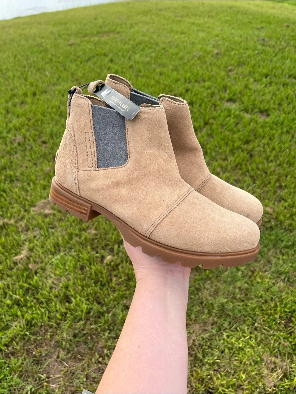 NWT Sorel Emelie III Waterproof Chelsea Boots Tan Suede Size 7