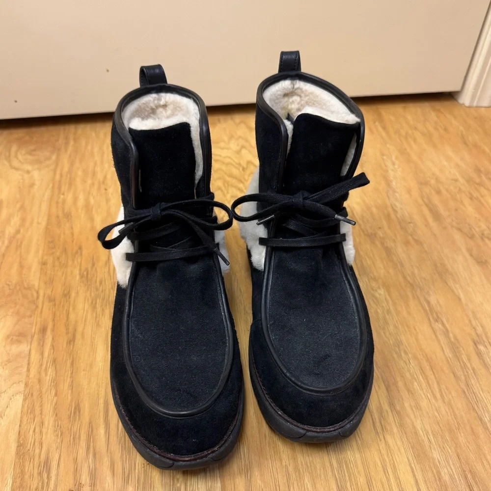 Fitflop Nyssa Genuine Shearling Chukka Boot in Black