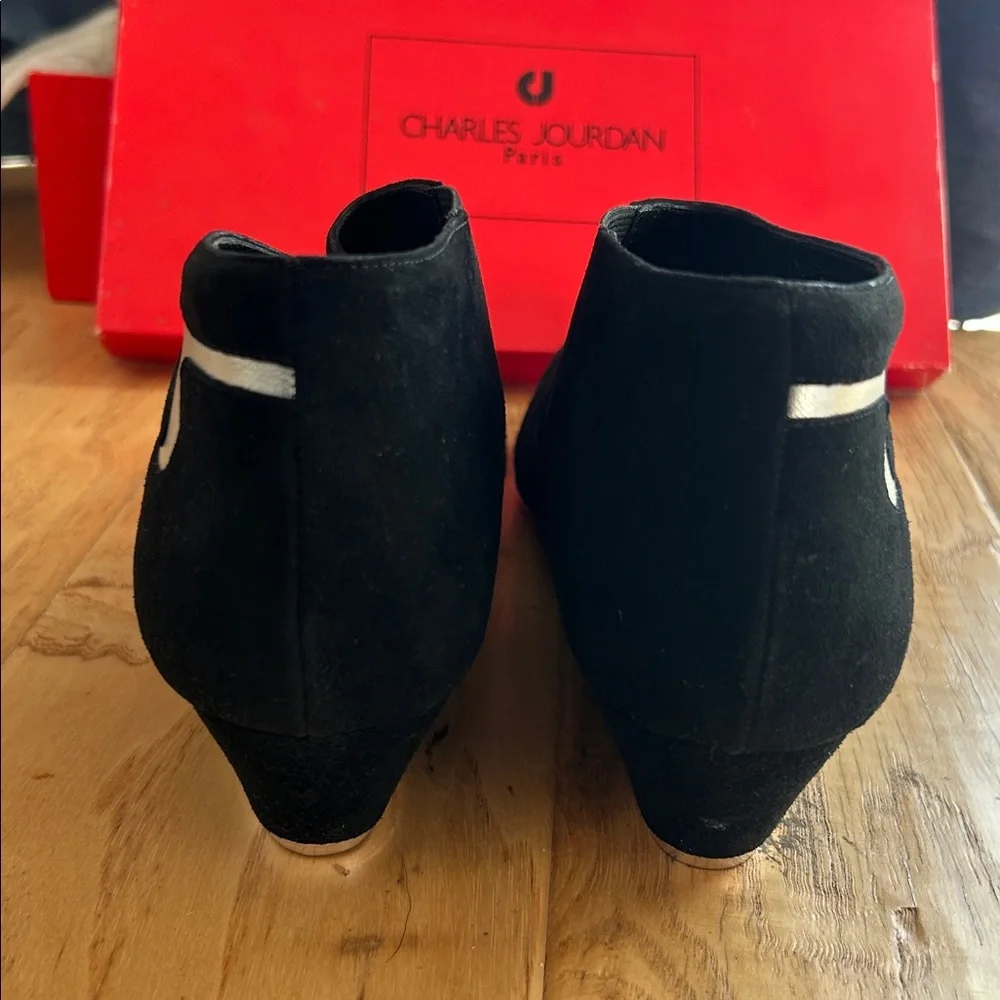 Vintage Charles Jourdan Black Suede Booties 8 1/2 Silver Stripe 80’s