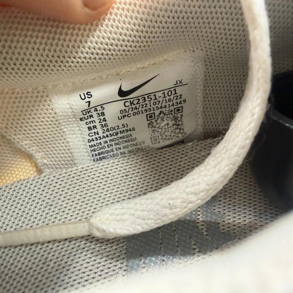 Nike daybreak sneakers