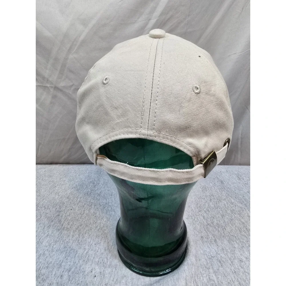 follow your legend Hat, Oscar the gorilla, he‎ stays grounded