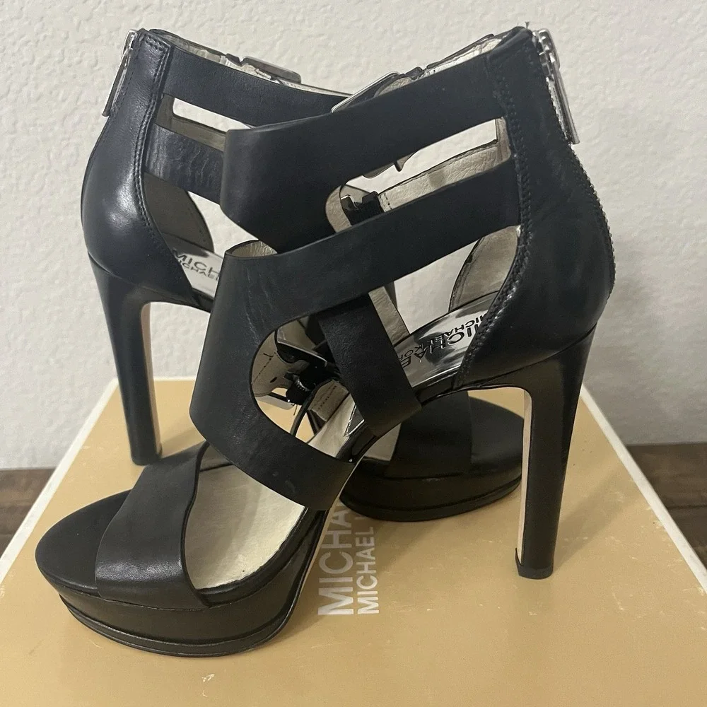 Michael Kors Lucinda Back W/silver Hardware Zip Black Platform Sandals size 6‎