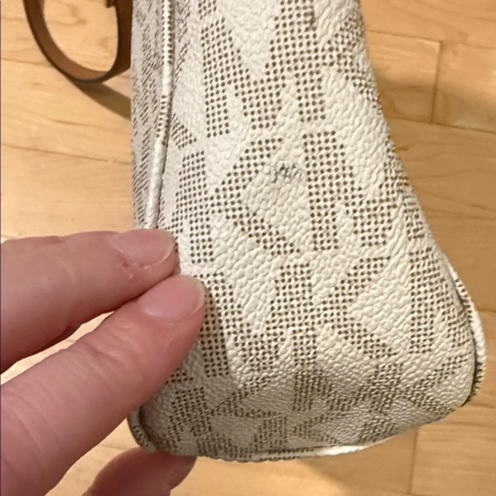 Michael Kors Large Messenger Crossbody Bag - Vanilla/Acorn|‎ Like New| See Pics
