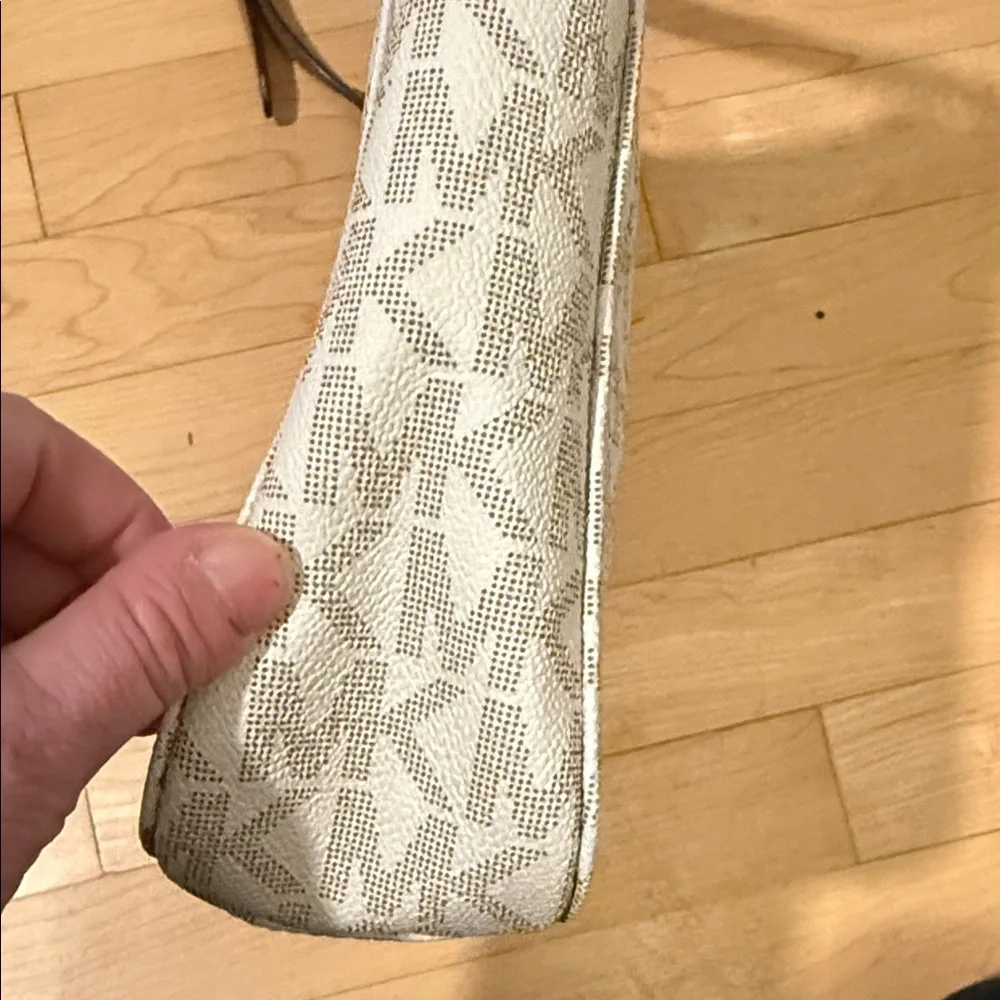 Michael Kors Large Messenger Crossbody Bag - Vanilla/Acorn|‎ Like New| See Pics