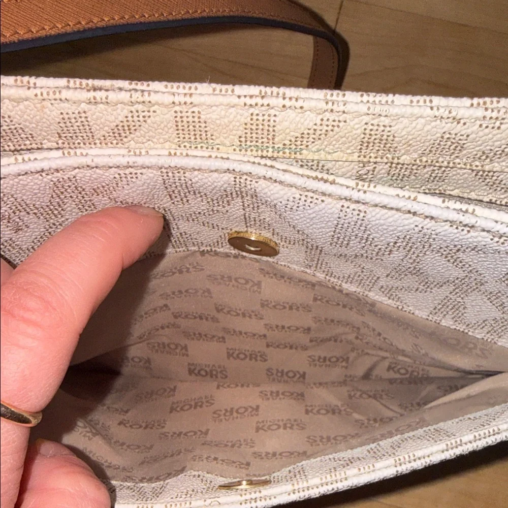 Michael Kors Large Messenger Crossbody Bag - Vanilla/Acorn|‎ Like New| See Pics