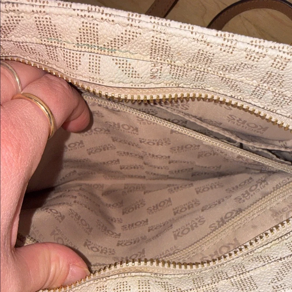 Michael Kors Large Messenger Crossbody Bag - Vanilla/Acorn|‎ Like New| See Pics