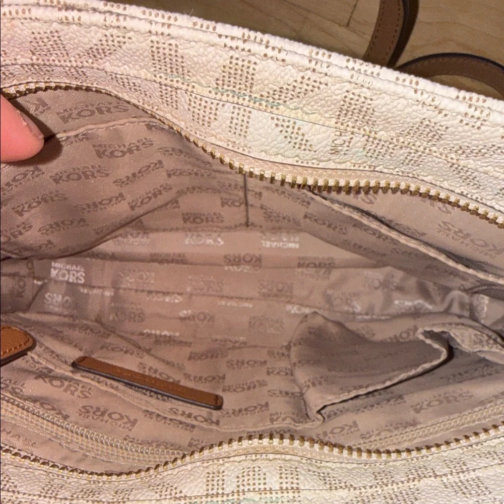 Michael Kors Large Messenger Crossbody Bag - Vanilla/Acorn|‎ Like New| See Pics