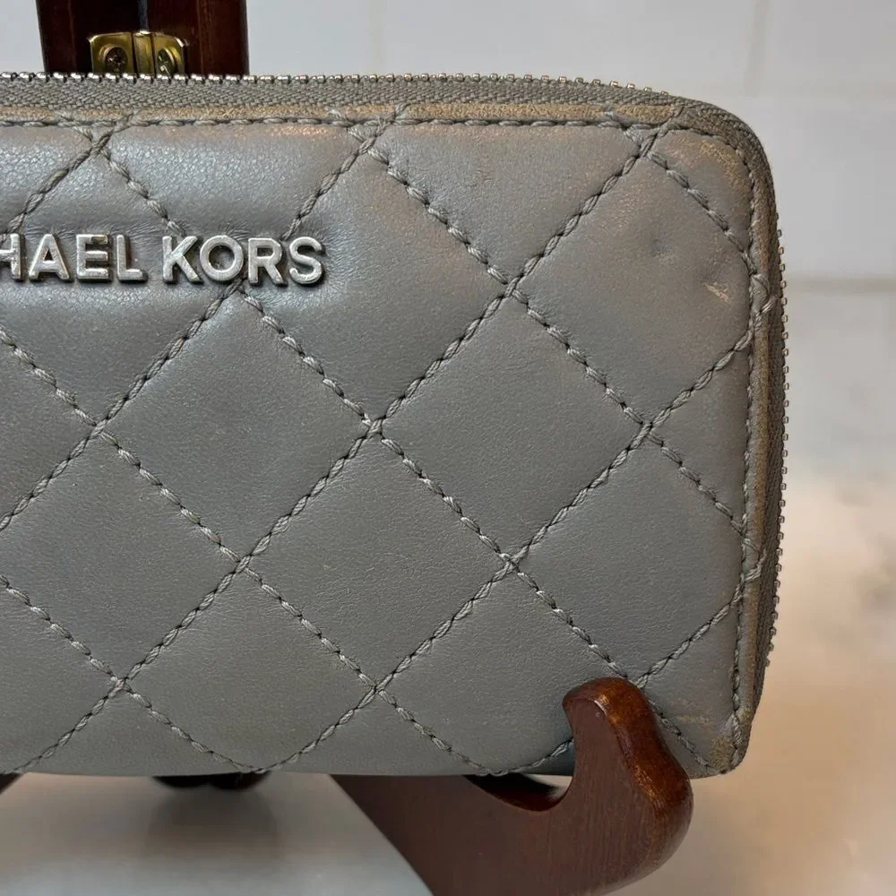Michael Kors Jet Set Wallet Travel Quilted Leather Continental Full Zip