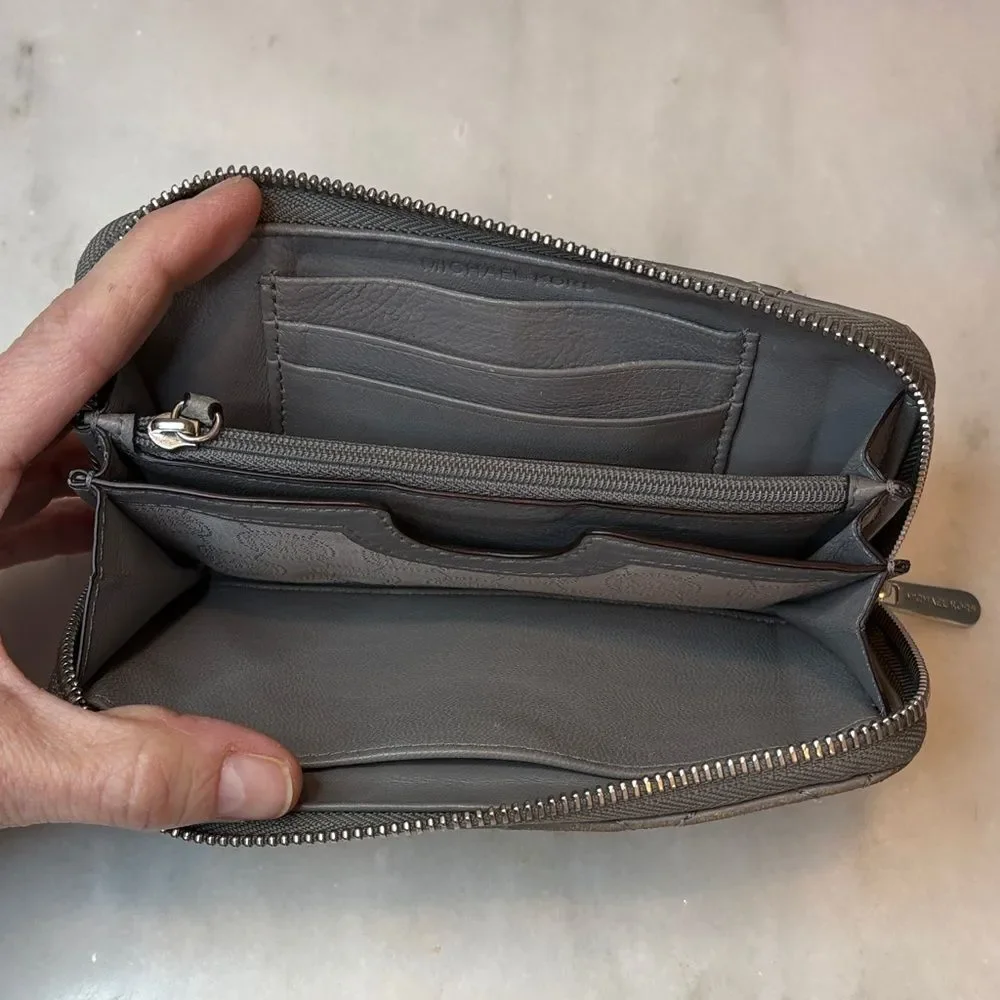 Michael Kors Jet Set Wallet Travel Quilted Leather Continental Full Zip