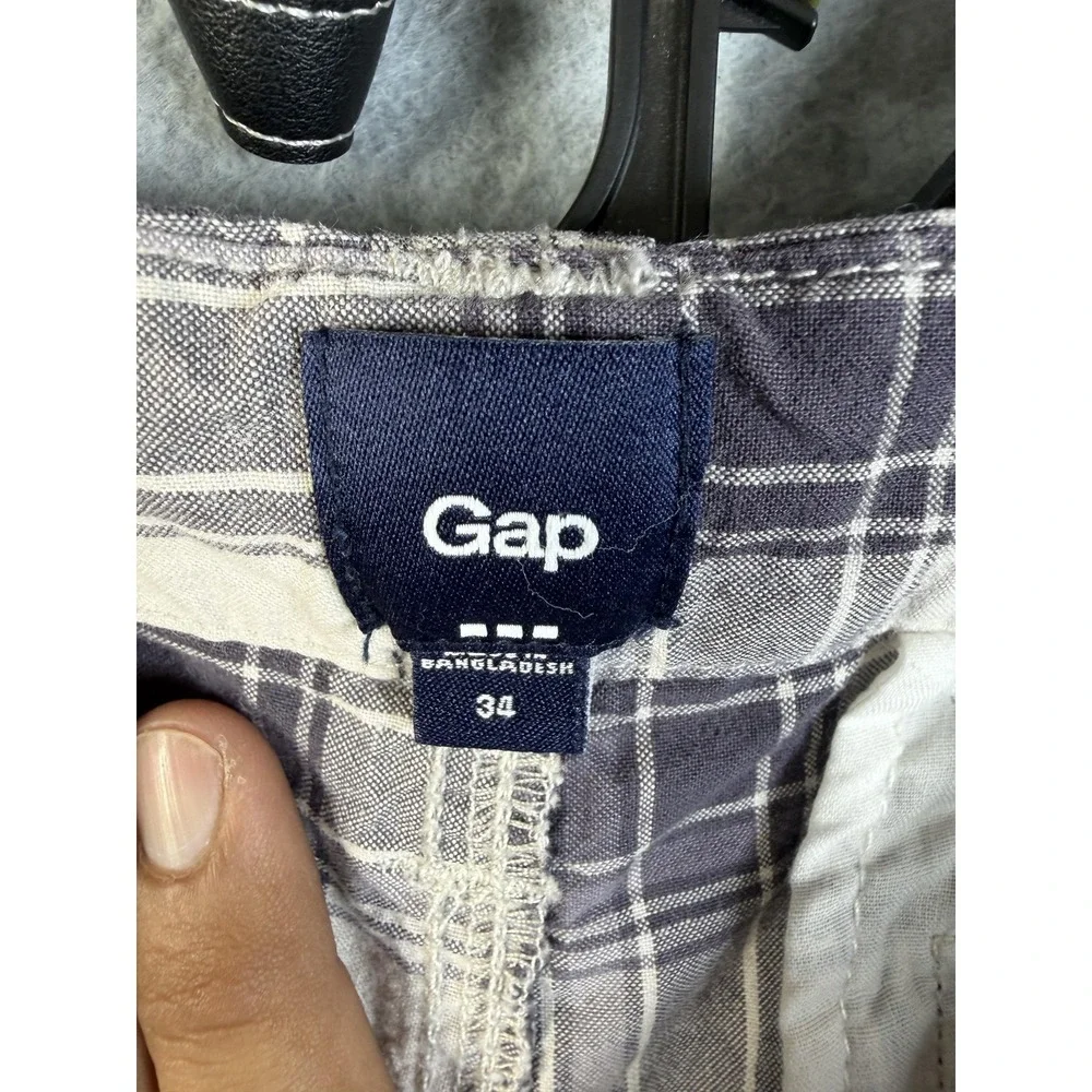 GAP title shorts
