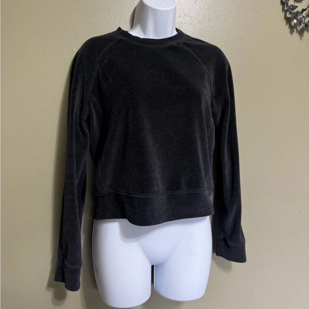 Lululemon Every‎ Moment Crew velour velvet sweatshirt in heathered black. Size 6