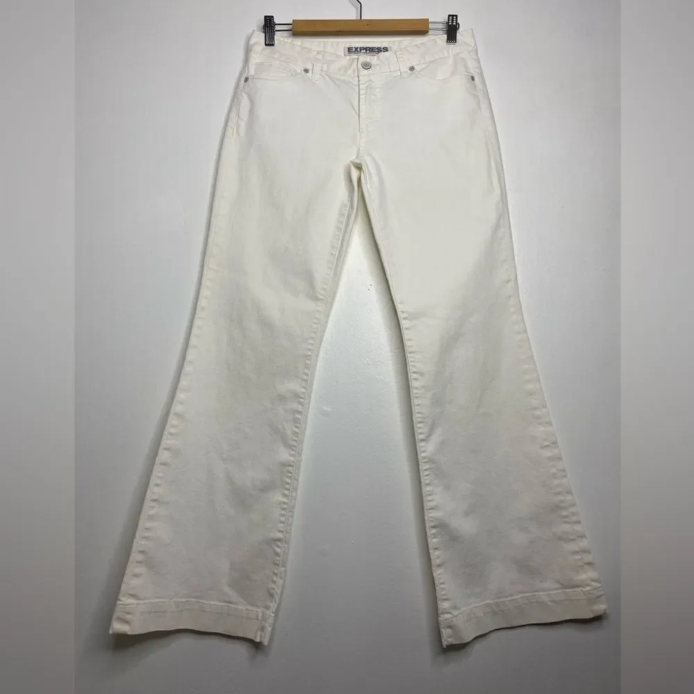 Express Flare leg  Low Rise Jean Size 8 Y2K Western Chic Tall