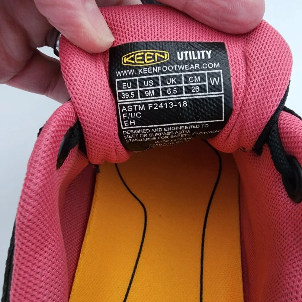 Keen brand tag