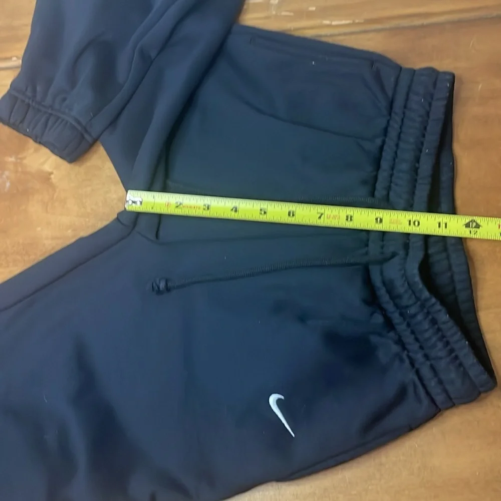 Nike sweatpants size