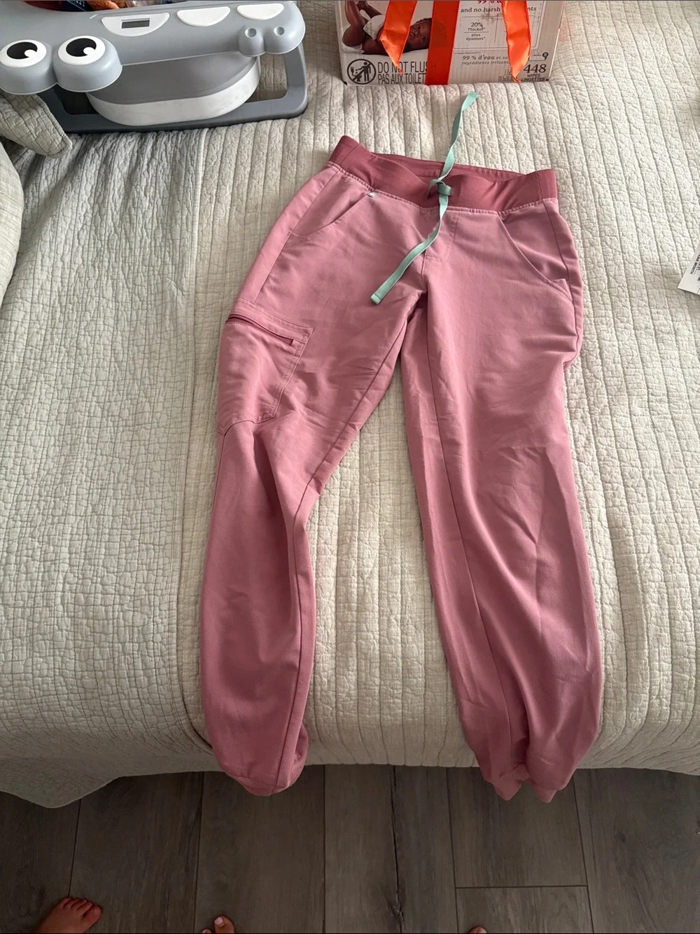Women’s mineral mauve Jogger scrub pants