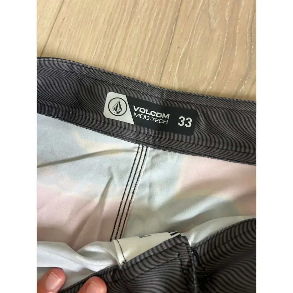 Volcom laidback surf