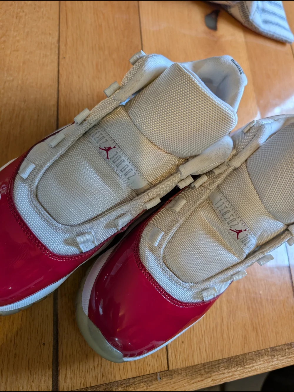 Jordan Men's White and Red Low-Top Sneakers