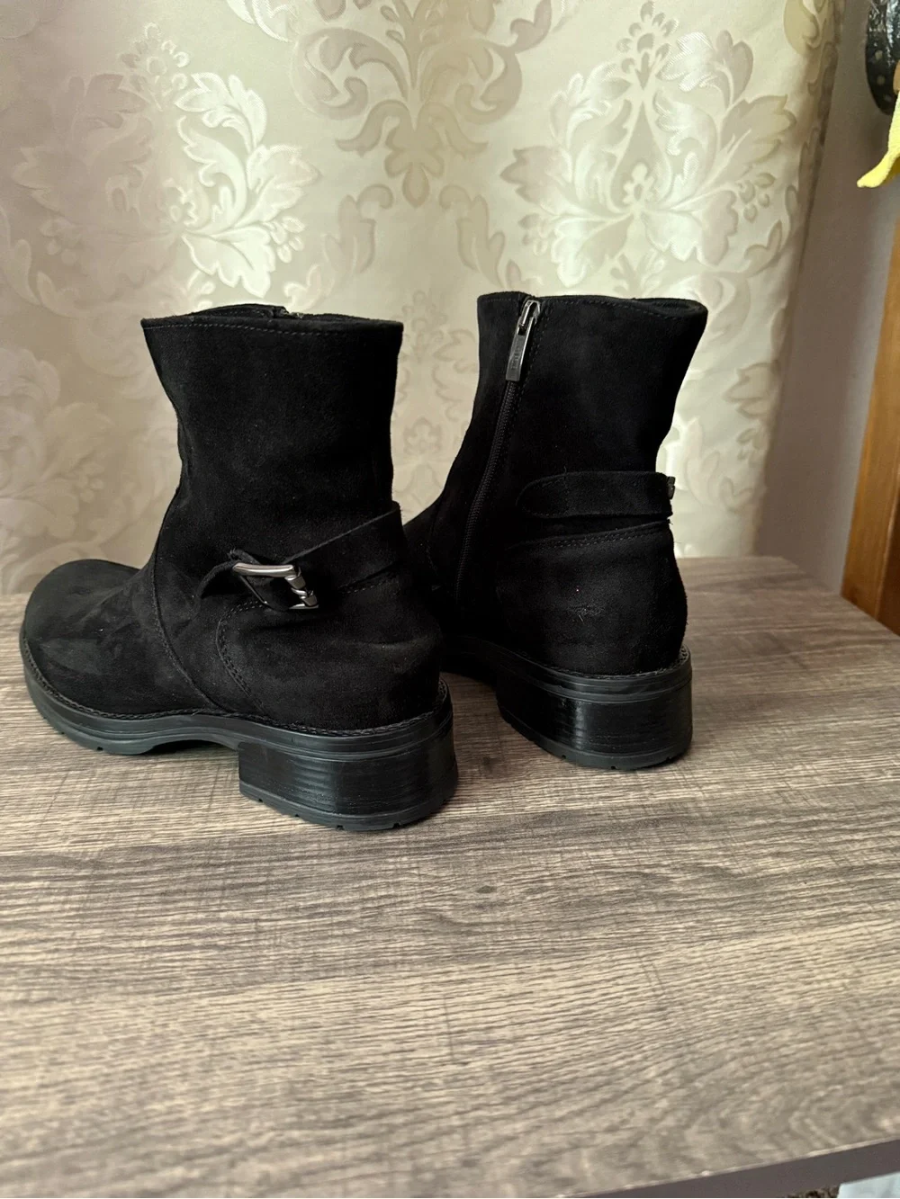 La CANADIENNE black suede