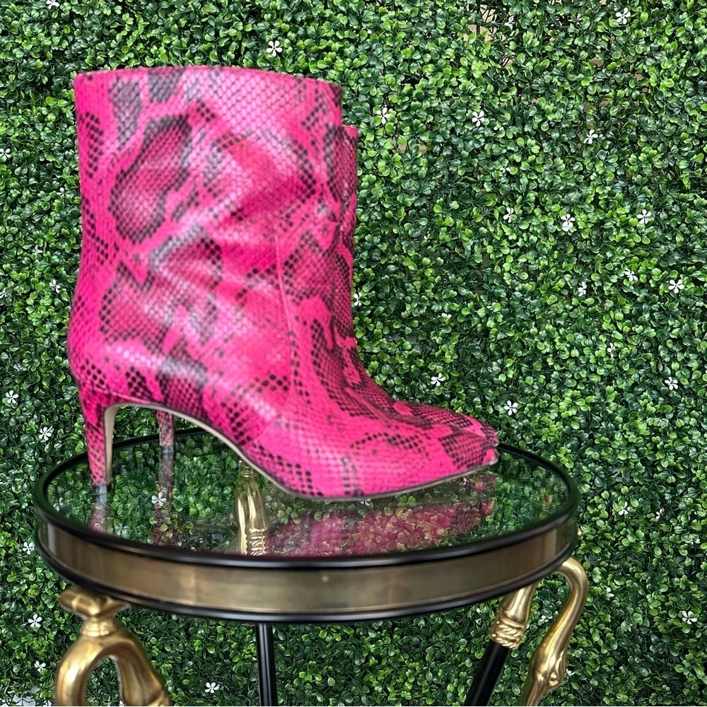 Paris Texas shown preloved