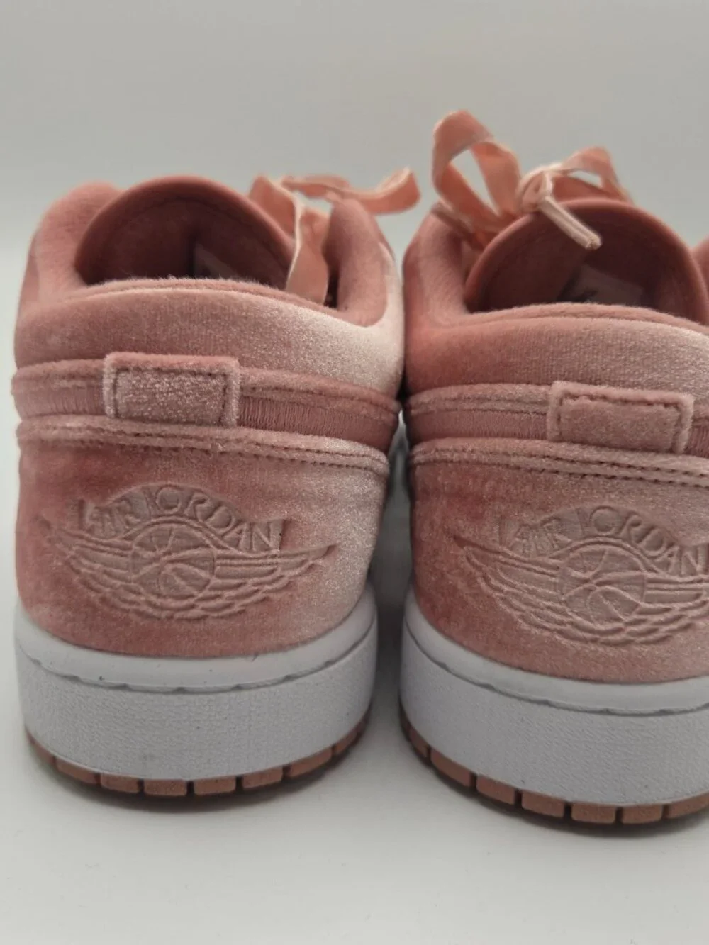 Air Jordan 1 Low SE Pink Velvet Sz 10
