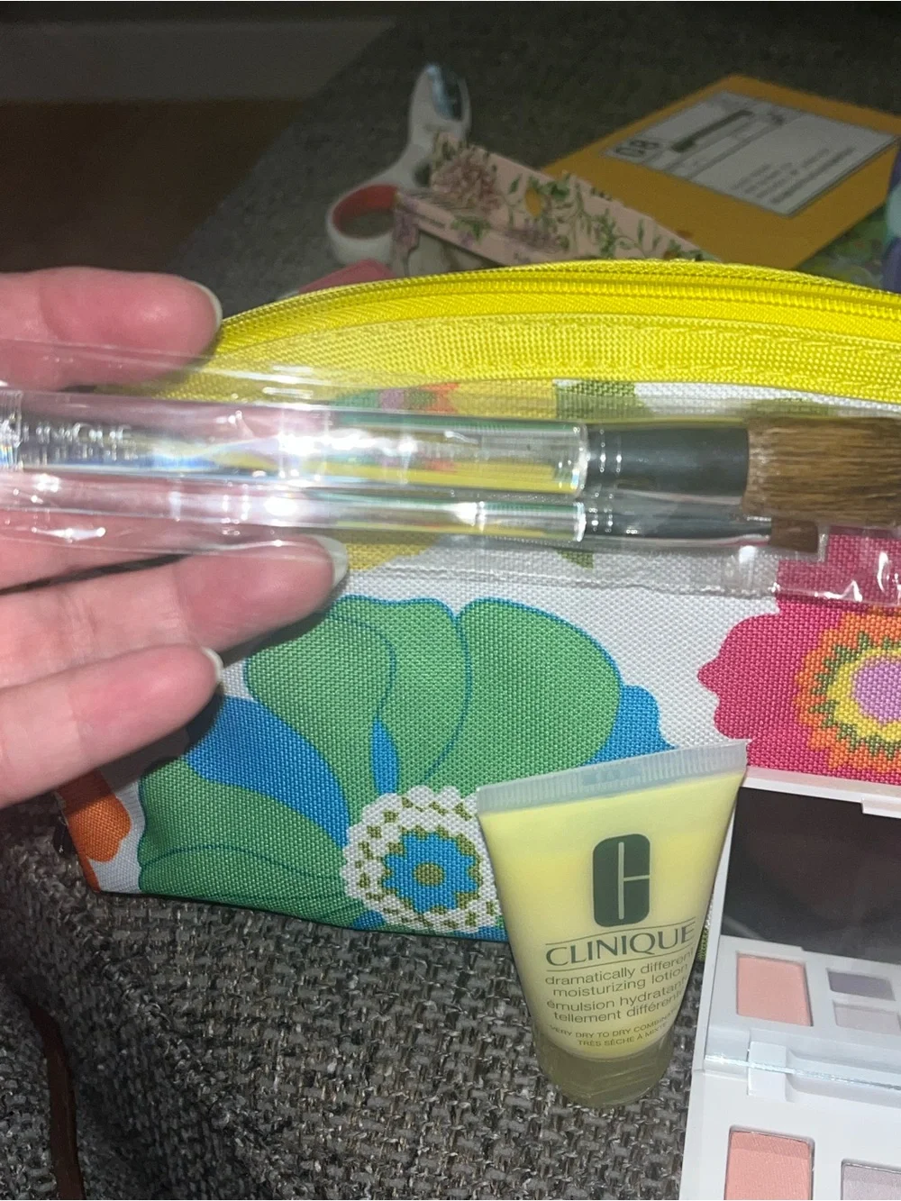 New Clinique 4 Piece w/Trina Turk Pouch