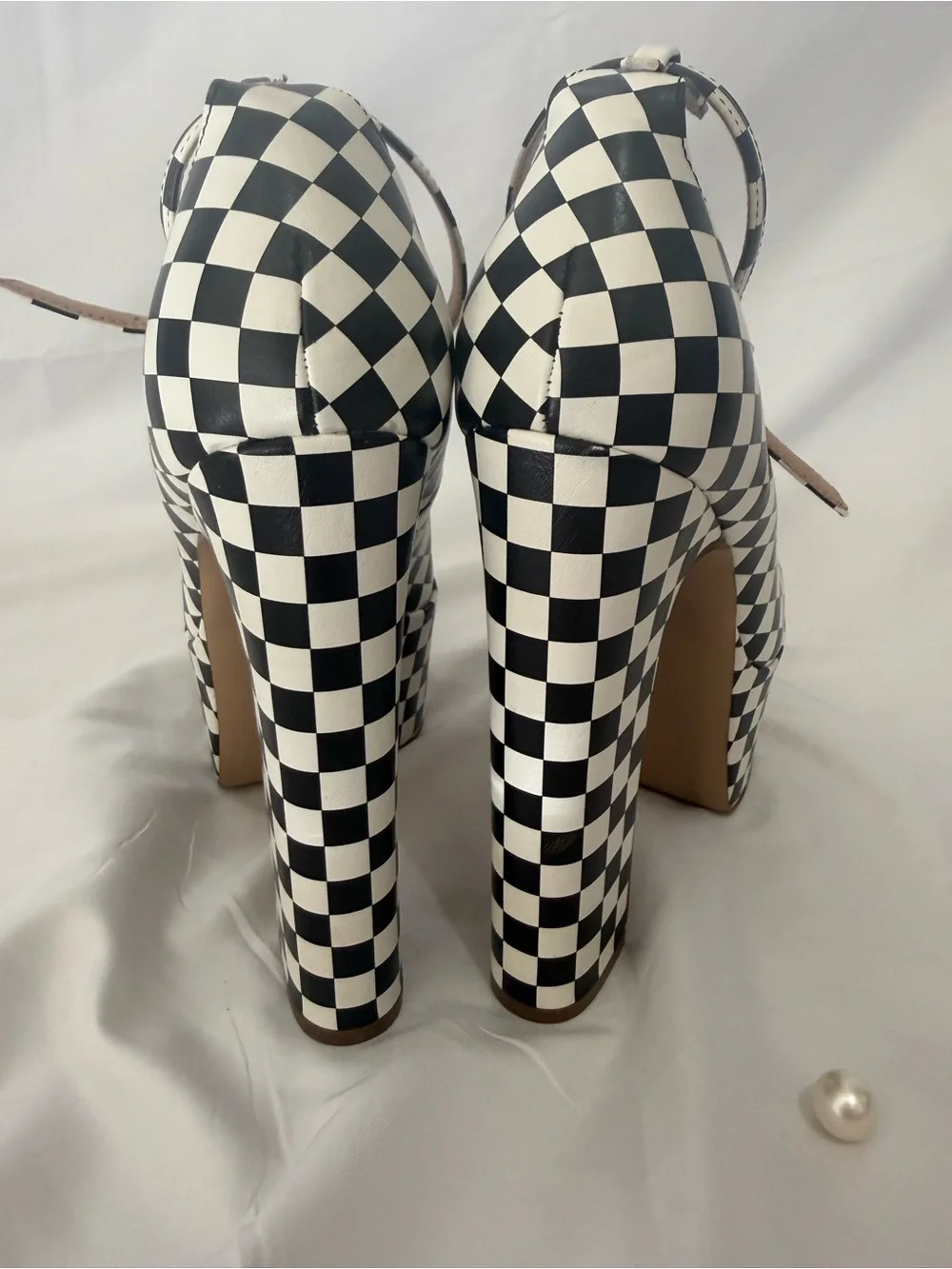 Steve Madden eye catching