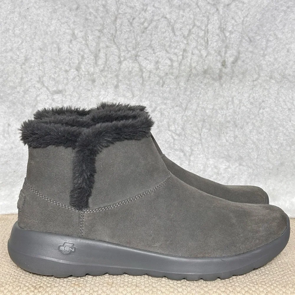 Skechers Womens Grey Suede On the Go Joy Bundle Up Faux Fur Slip On Boots SZ 9.5