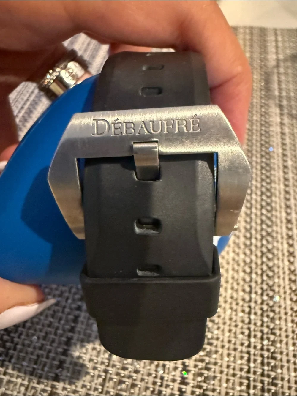 Debaufre black signs
