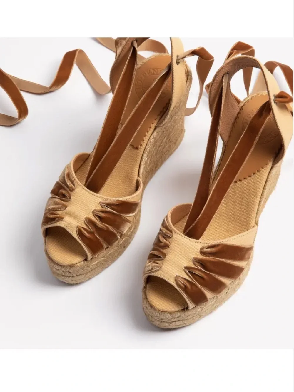 Penelope Chilvers High Catalina Dali Espadrilles in Honey Gold Sz 7