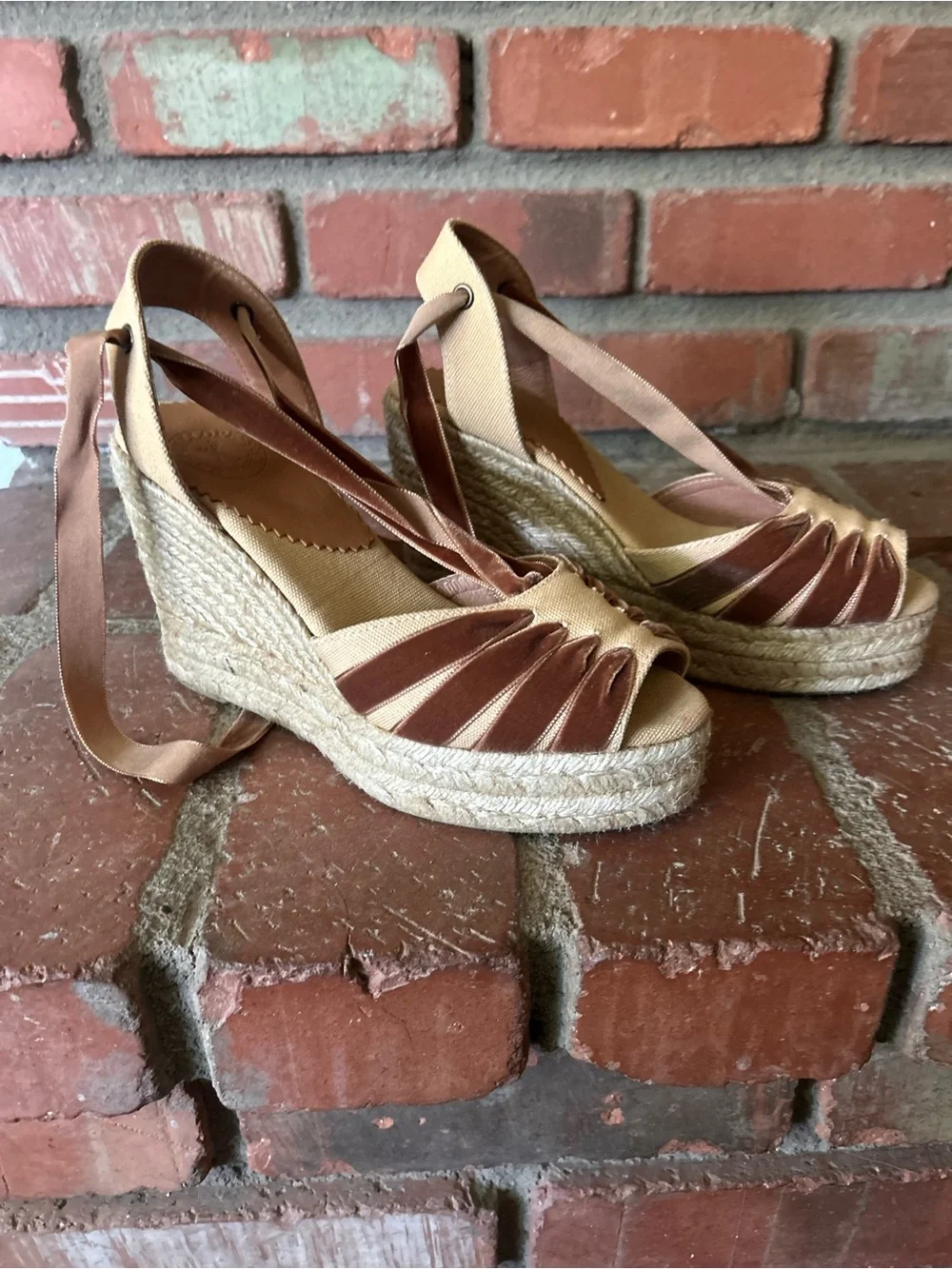 Penelope Chilvers High Catalina Dali Espadrilles in Honey Gold Sz 7
