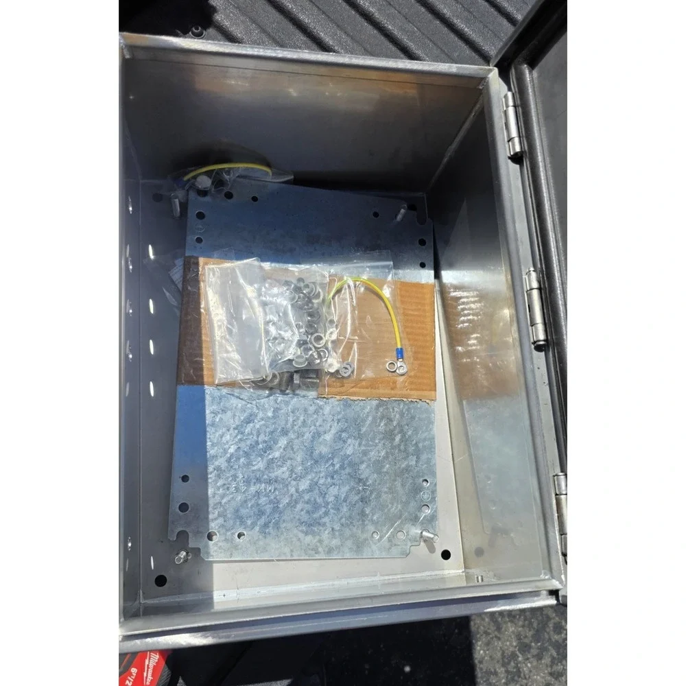 The Unbranded Brand electronics box