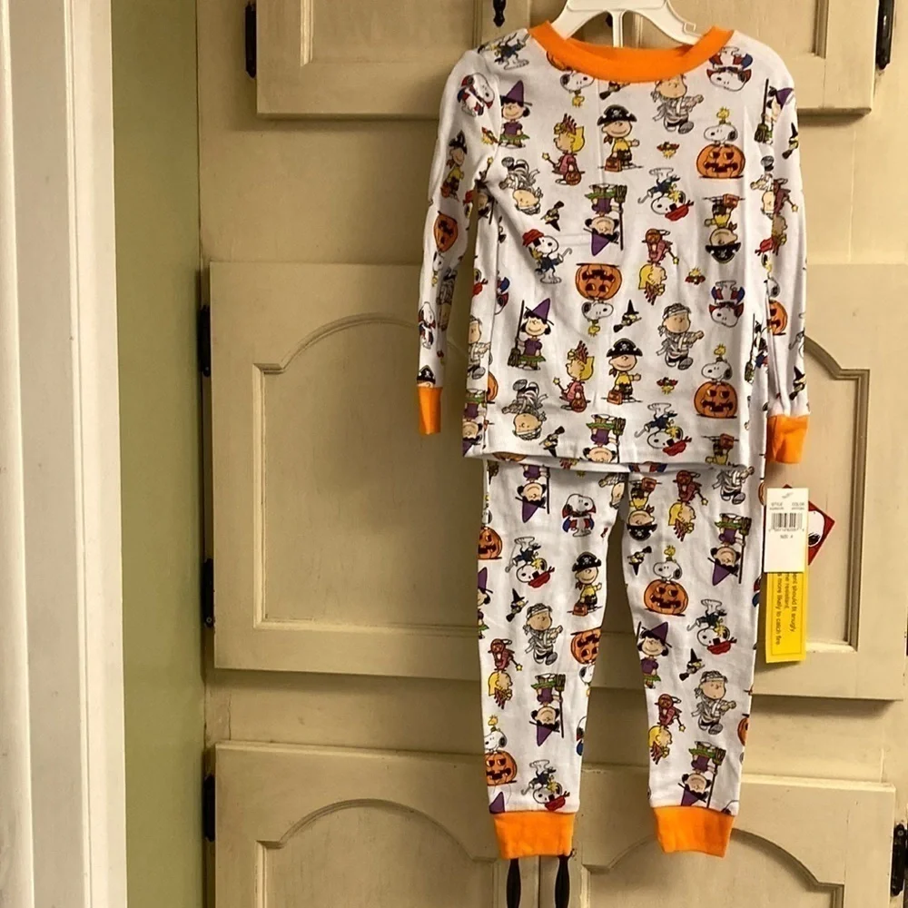 NWT PEANUTS SNOOPY CHARACTERS HALLOWEEN CHILD / KIDS SIZE 4 PAJAMAS