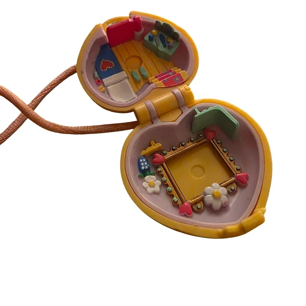 Vintage 1991 Bluebird Polly Pocket Locket Bedroom Heart Necklace Yellow Compact