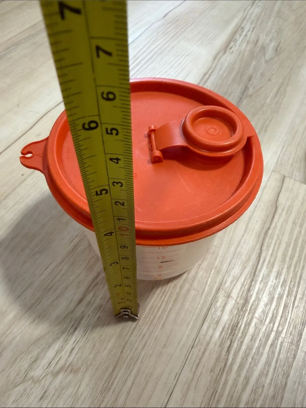 Vintage Tupperware 16 Oz Measuring Container Orange Flip Spout Lid Retro